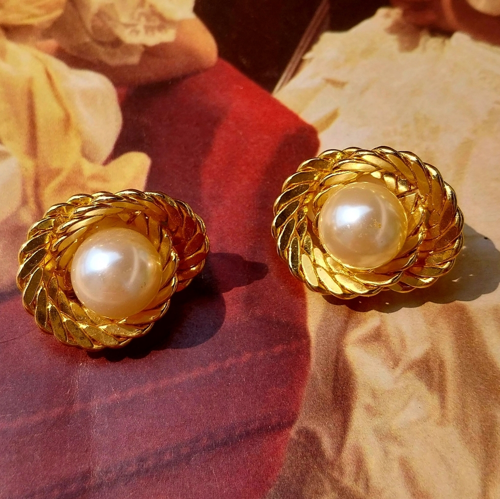 Pierre Cardin Gold and Pearl Earrings - Picture 6 of 8